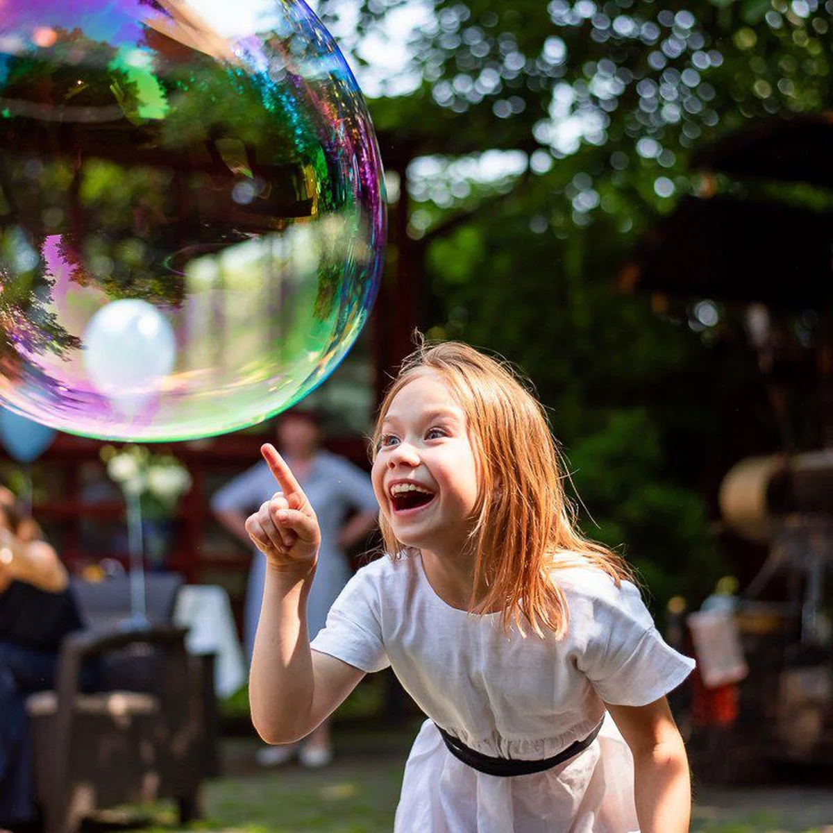 Happy kids and parents enjoying giant bubbles at Dreamflash Kids Festival